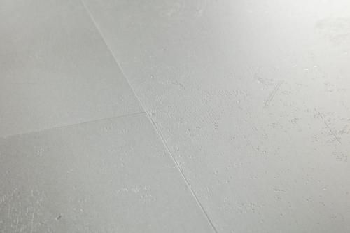Виниловый пол Quick-Step Ambient Glue Plus Шлифованный бетон светло-серый AMGP40139 фото в интерьере